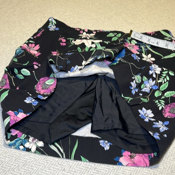 Floral Black Skort. S.C& Co. Size 8 - Picture 4 of 8